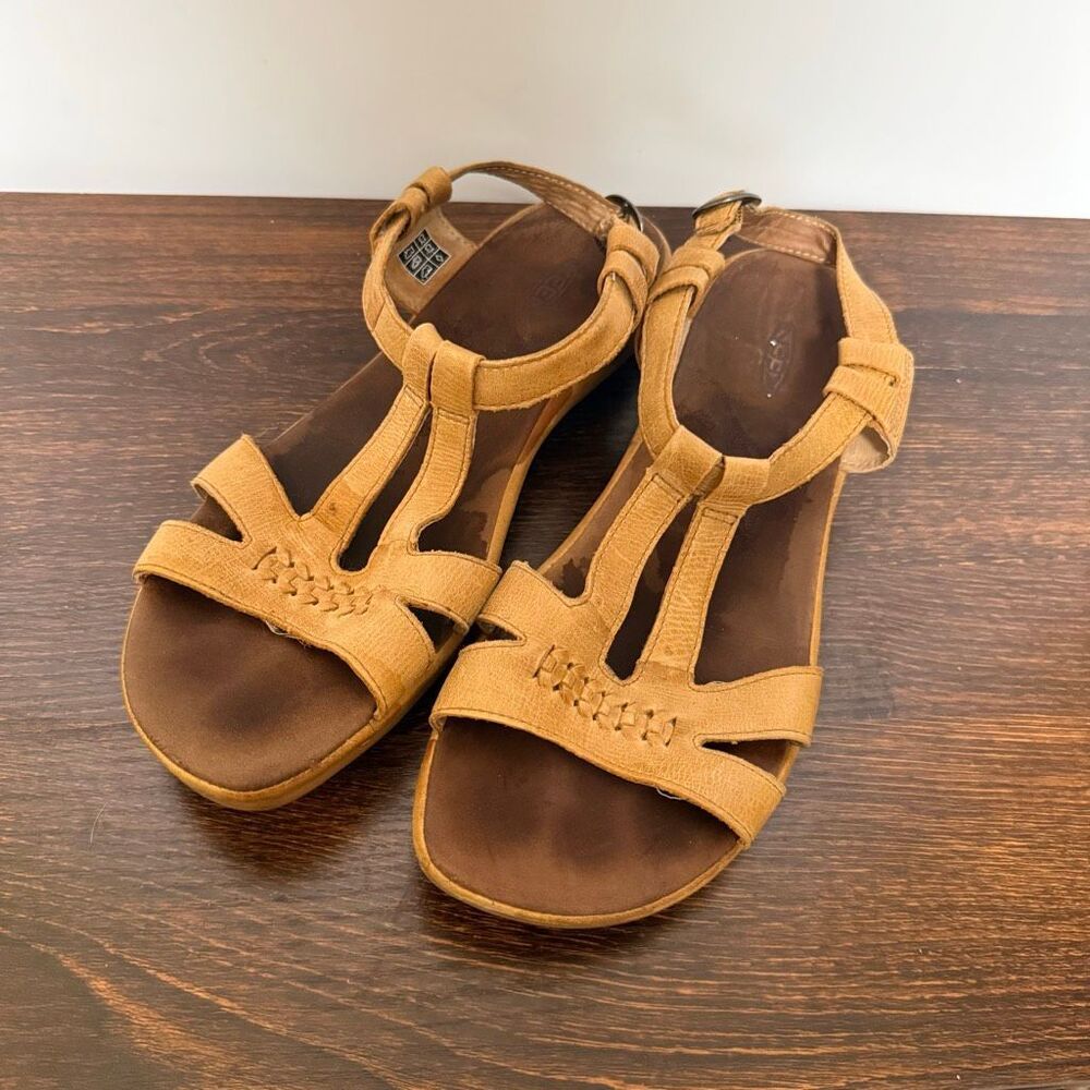 Keen Womens Emerald City T-Strap Leather Sandals mustard yellow/tan leather size